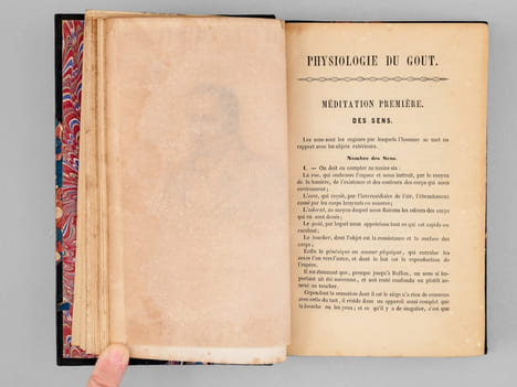 Les Classiques de la Table (2 Tomes - Complet) Tome I : Brillat-Savarin : La physiologie du goût ; Grimod de la Reynière : Le calendrier gastronomique ...