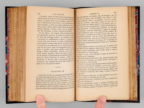 Les Classiques de la Table (2 Tomes - Complet) Tome I : Brillat-Savarin : La physiologie du goût ; Grimod de la Reynière : Le calendrier gastronomique ...