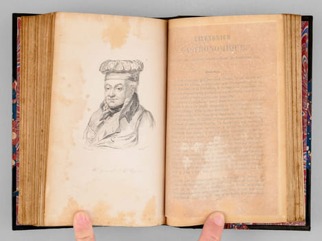 Les Classiques de la Table (2 Tomes - Complet) Tome I : Brillat-Savarin : La physiologie du goût ; Grimod de la Reynière : Le calendrier gastronomique ...