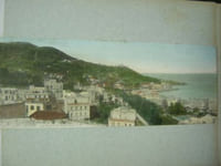 Album Photo et cartes postales. Album photo contenant des photos de New-York, Versailles, Algérie (dont Kbor-er-Roumia), Jersey, vers 1897-1899 et cartes postales grand format d'Algérie ou d'Espagne (Corrida), l'ensemble en 1 album in-8 oblong, feuillets sur onglets