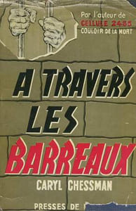 A TRAVERS LES BARREAUX