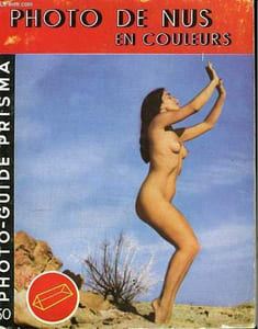 Photo de nus en couleurs.