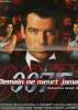 AFFICHE DE CINEMA - 007 DEMAIN NE MEURT JAMAIS. JONATHAN PRYCE - TERI HATCHER