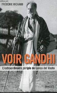 Voir Gandhi l'extraordinaire périple de Lanza del Vasto.