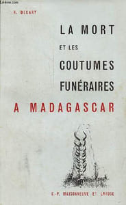 La mort et les coutumes funéraires à Madagascar.