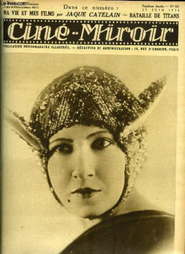 Ciné-miroir n° 169 - Une curieuse photographie de Rachel Devirys, la belle artiste française qui joue le principal role de l'Emprise, Brune ou blonde ...
