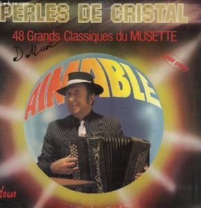 2 DISQUES VINYLES 33T DISQUE 1: REINE DE MUSETTE AUBADE D'OISEAUX, JOYEUX ROSSIGNOL BAGATELLE, MON COPAIN LE BOUGNAT LA BONNE CADENCE, PERLE DE CRISTAL LES TRIOLETS, LE MERLE CHANTE LE MERLE ACROBATE. DISQUE 2: PLAISSANCE FOX POLKA DES AS, MUSETTE BOY .