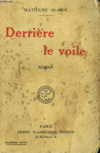 DERRIERE LE VOILE.