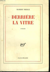 DERRIERE LA VITRE.