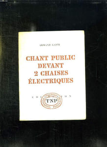 CHANT PUBLIC DEVANT 2 CHAISES ELECTRIQUES.