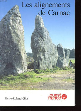 LES ALIGNEMENTS DE CARNAC. GIOT PIERRE-ROLAND