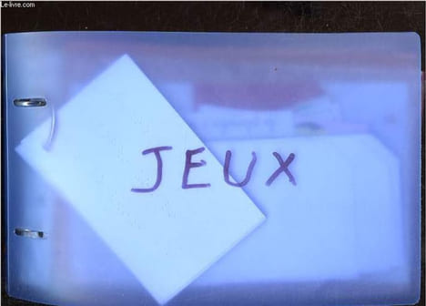 Classeur de 6 pochettes de jeux en braille.. Anonyme