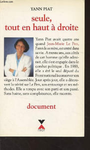 Seule, tout en haut à droite