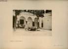 Intérieur de la Mosquée de Milianah - Une photogravure en monochrome extraite de la revue mensuelle L'Algérie artistique et pittoresque (vers 1890).. ...