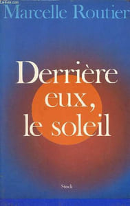 Derrière eux, le soleil.