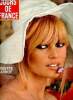 Jours de France n°608 9 juillet 1966 -à Saint Tropez Brigitte Bardot s'amuse - la mode prend le large - ne laissez pas vos enfants jouer avec vos ...