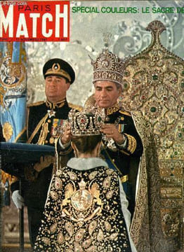 PARIS MATCH N° 970 - La G.M. se donne un nouveau roi, Un épisode de la guerre du pétrole, Hanoi sous les bombes : nous ne plierons pas, Le chomage, ça ...