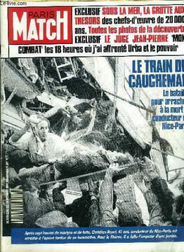 PARIS MATCH N° 2214 - Claudia Schiffer : des princes et des milliardaires me demandent en mariage, Peter O'Toole : en France, la légèreté est un ...