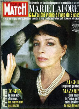 PARIS MATCH N° 2539 - Michael Crichton : mes stupéfiantes expériences avec des voyants, Pierre Arditi et Evelyne Bouix : nous vivons depuis douze ans ...