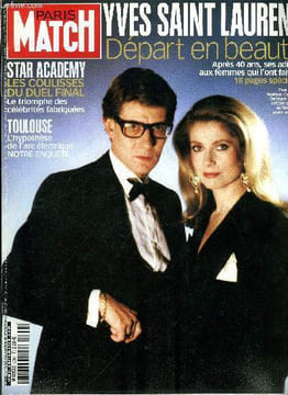 PARIS MATCH N° 2747 - 1er janvier 2002 : l'euro, les derniers faux monnayeurs du franc par Frédéric Hervé, Les Mureaux : touche pas a ma cité par ...