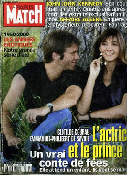 PARIS MATCH N° 2826 - Avignon : le spectacle est a la rue par Juliette Demey et Alain Spira, Emmanuel Philibert de Savoie vous présente son Altesse ...