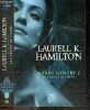 Merry Gentry - Tome 2 - La Caresse De L'aube. Laurell K. Hamilton- Laurence Lecharpentier (trad)