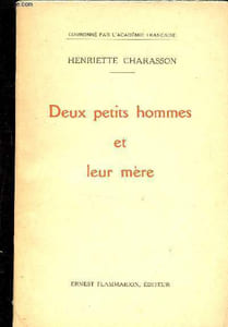 Deux petits hommes et leur mère