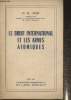 Le droit international et les armes atomiques. Pritt D.N.