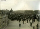 Photographie originale, en noir et blanc, La Foule sur la place d'Armes lors de la Signature du Trait&eacute; de Paix, &agrave; Versailles le 28 juin 1919.. ***
