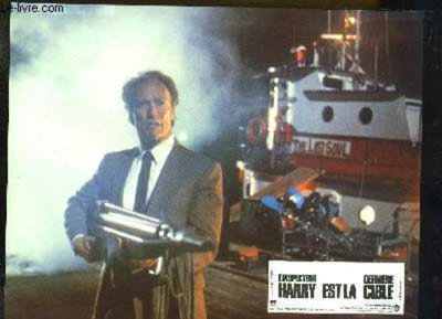 "Jeu de 10 photographies d'exploitation du film "" L'Inspecteur Harry est la dernière cible "" avec Clint Eastwood."