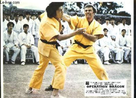 "Jeu de 6 photographies d'exploitation du film "" Opération Dragon "" de Robert Clouse, avec Bruce Lee, John Saxon, Ahna Capri et Jim Kelly.". WARNER ...