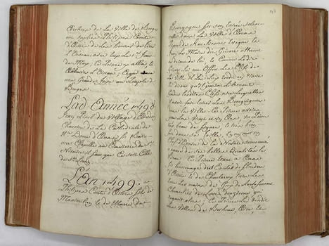 Manuscrit touchant les ville et cité d'Arras, et les comtés de Flandres et Artois. Concernant différentes particularités très curieuses touchant les ...