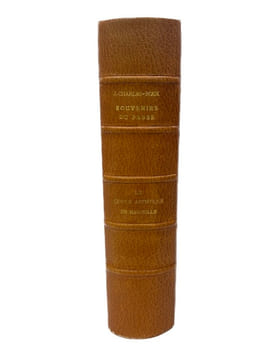 Souvenirs du passé. Le Cercle artistique de Marseille. Avec une gravure au burin, trente et une héliogravures, deux planches en couleurs hors texte, ...