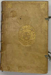 ALMANACH Royal, pour l'année MDCCXXIX. calculé au méridien de Paris. Où l'on trouve le lever & le coucher du soleil, ceux de la lune & de ses mouvemens ; les naissances des princes & princesses de l'Europe, le clergé, les conseils du Roy, la chancellerie, les officiers d'épée, de robe, & de finance, les postes & messageries ; & autres choses utiles au public. Nouvellement augmenté des noms de Mrs les abbez commendataires, colonels généraux, lieutenans généraux des armées du Roy, maréchaux de camp, brigadiers d'armées, lieutenans généraux des armées navales & des galères, chefs d'escadres, &c. Et de la date de la nomination & réception de tous les officiers. Avec une table alphabétique des matières