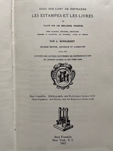 Essai sur l'art de restaurer les estampes et les livres. ou traité sur les meilleurs procédés pour blanchir, détacher, décolorer, réparer et conserver les estampes, livres et dessins. Seconde édition, refondue et augmentée. Suivie d'un exposé des divers systèmes de reproduction des anciennes estampes et des livres rares