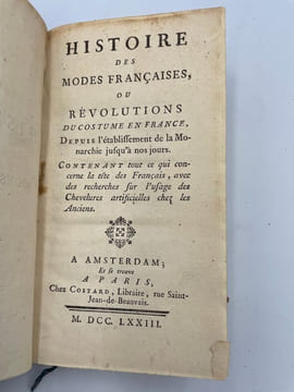 Histoire des modes françaises. ou révolutions du costume en France, depuis l'établissement de la monarchie jusqu'à nos jours. Contenant tout ce qui ...