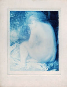 "Femme se chauffant".