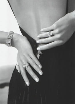 Coco avant Chanel.. CHANEL-BIJOUX.