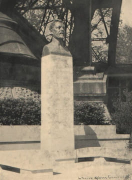 Inauguration du Monument Gustave Eiffel.. FERRIÉ (Général), GUILLET, LEMARCHAND (Georges), GERMAIN-MARTIN. ALBIN-GUILLOT (Laure).