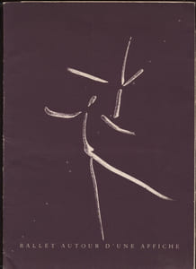 Ballet autour d'une affiche.