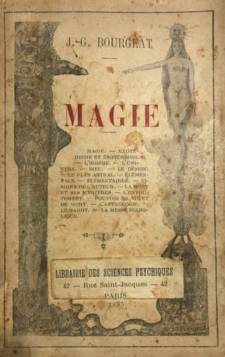 MAGIE. Exotérisme et ésotérisme. L'Homme. L'Univers. Dieu. Le Démon. Le Plan Astral. Elémentals. Elémentaires. Visions de l'auteur. La Mort et ses mystères. L'Envoûtement. Pouvoir de vie et de mort. L'Astrologie. Le Tarot. La Messe diabolique.