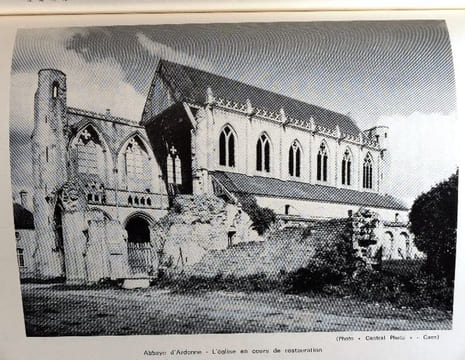 Caen, biographie d’une cité.. HERVAL (René).