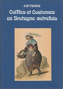 Coiffes et costumes en Bretagne autrefois. par THOMAS (Georges-Michel).
