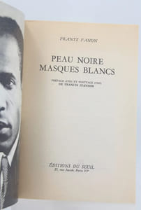 Peau noire, masques blancs.
