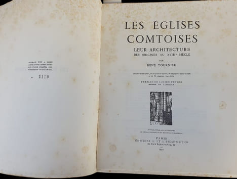 Les Églises comtoises. Leur architecture, des origines au XVIIIe siècle. Préface de Lucien Febvre.. TOURNIER (René).