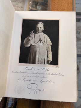 La garde fidèle du Saint-Père - Les soldats suisses au service du Vatican de 1506 à nos jours. Gaston Castella, Fred Fay