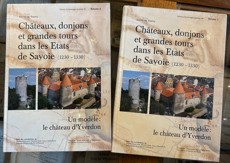 Châteaux, donjons et grandes tours dans les Etats de Savoie
1230 - 1330. Daniel de Raemy