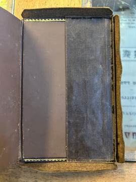 La Sainte Bible contenant l'Ancien et le Nouveau Testament
accompagnée de nombreux renvois aux passages les plus importants et les plus remarquables. ...