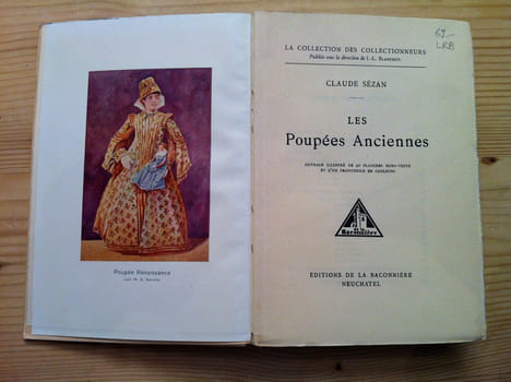 LES POUPÉES ANCIENNES. CLAUDE SÉZAN