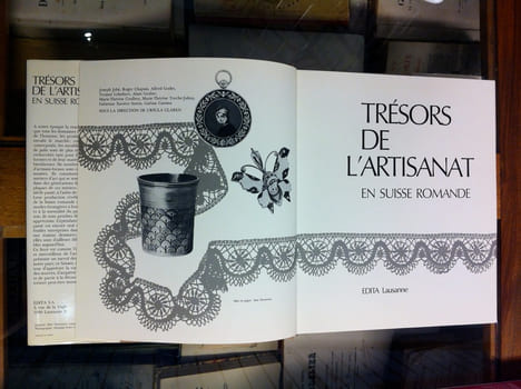 TRÉSORS DE L'ARTISANAT EN SUISSE ROMANDE. URSULA CLARENS
